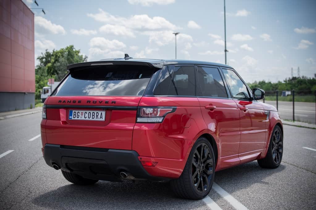 Машина range rover красная